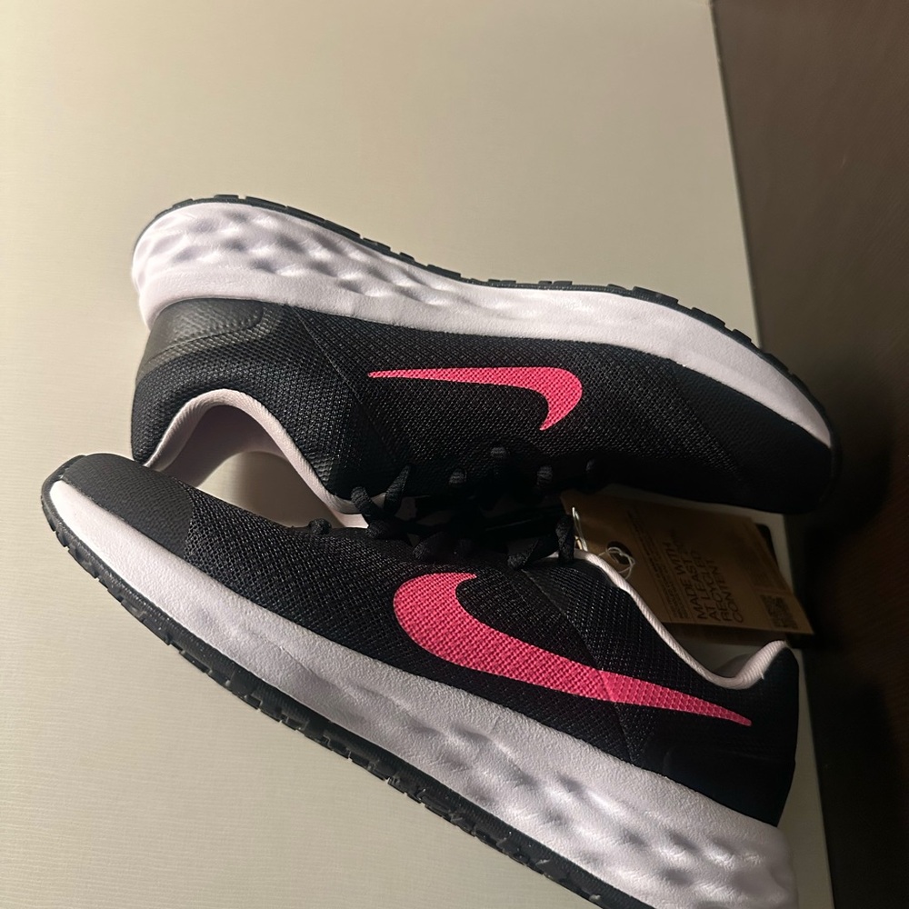 Nike Black and Pink Athletic Shoes with Breathable Mesh - Picture 6 of 9